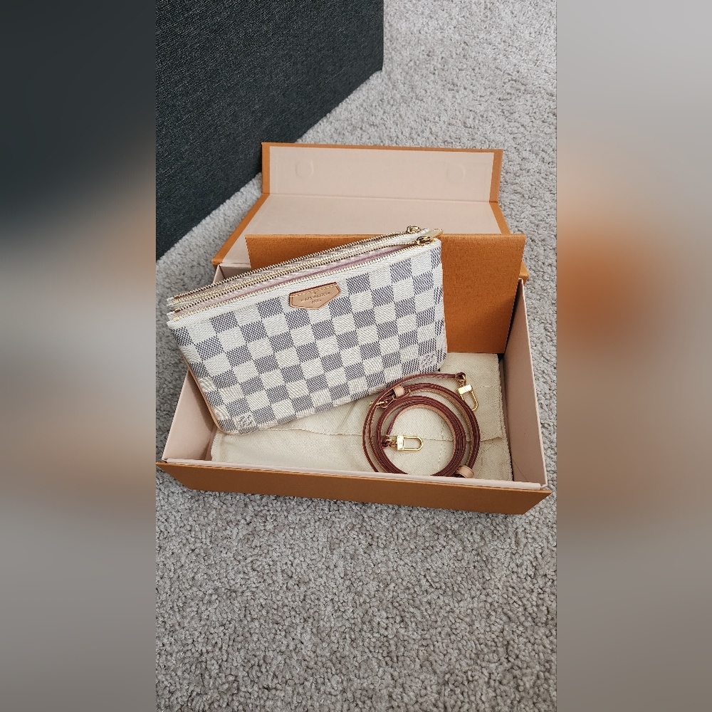 Louis Vuitton Double Zip Pochette Authentic